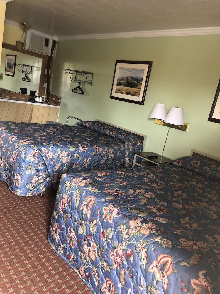 Downtown motel photo 2