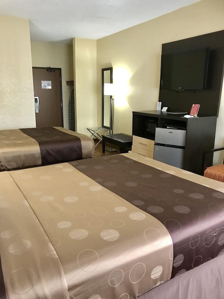 Quality Inn & Suites Benton Harbor - St. Joseph photo 7