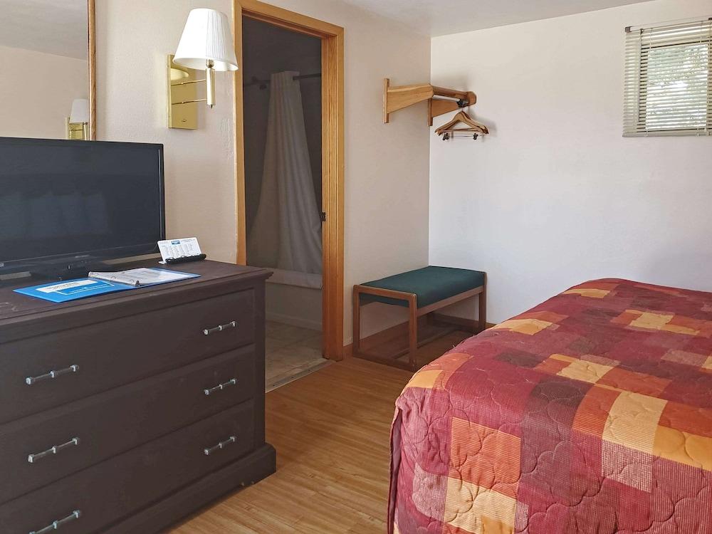 Rodeway Inn Buffalo photo 20