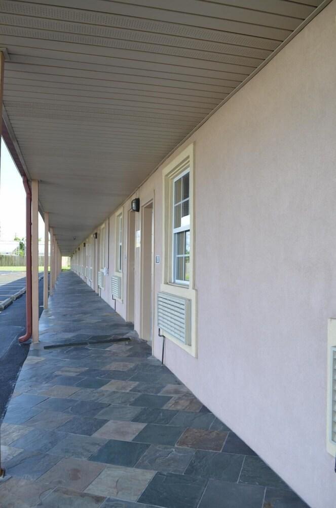 Economy Inn photo 1