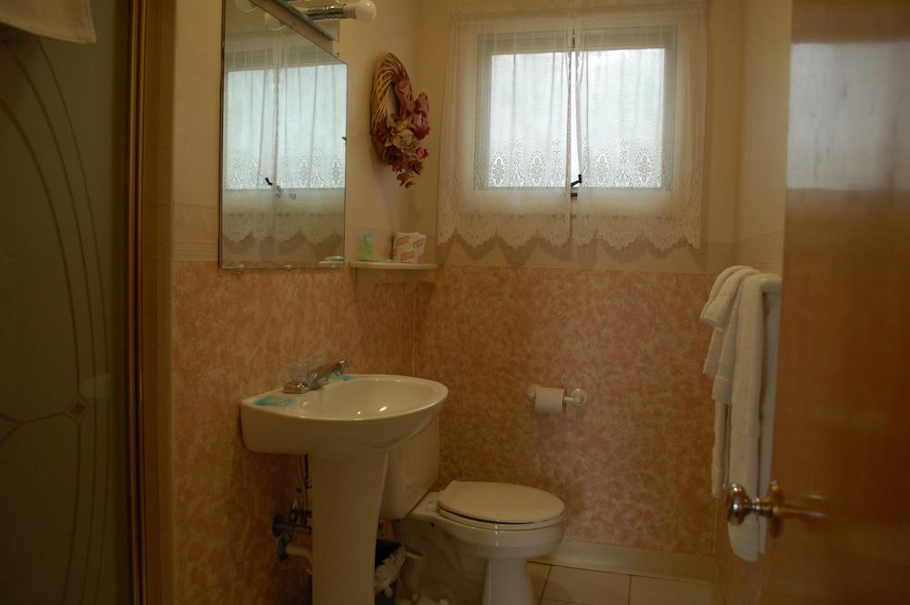Sara Glen Motel photo 28