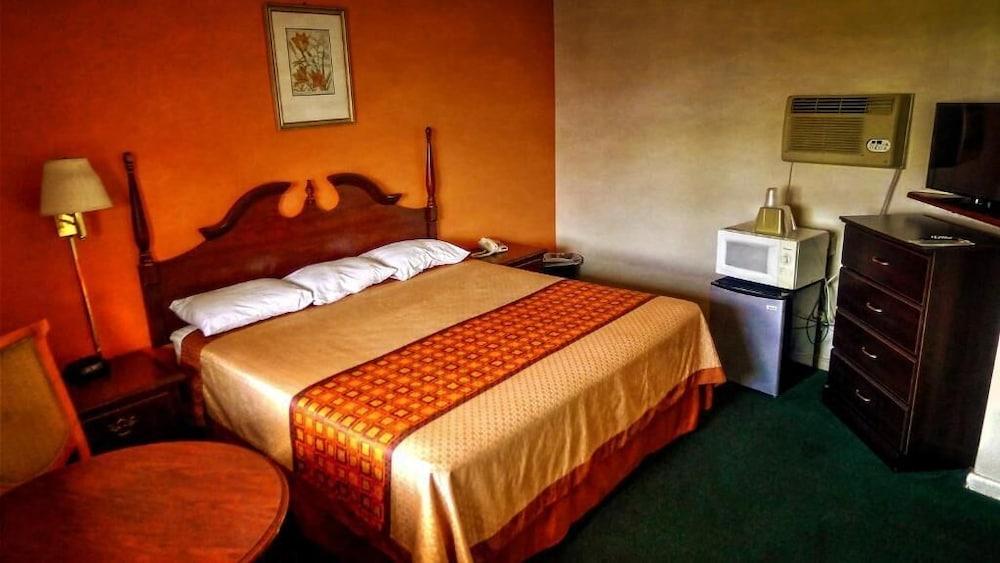 NASSAU HOLIDAY MOTEL photo 12
