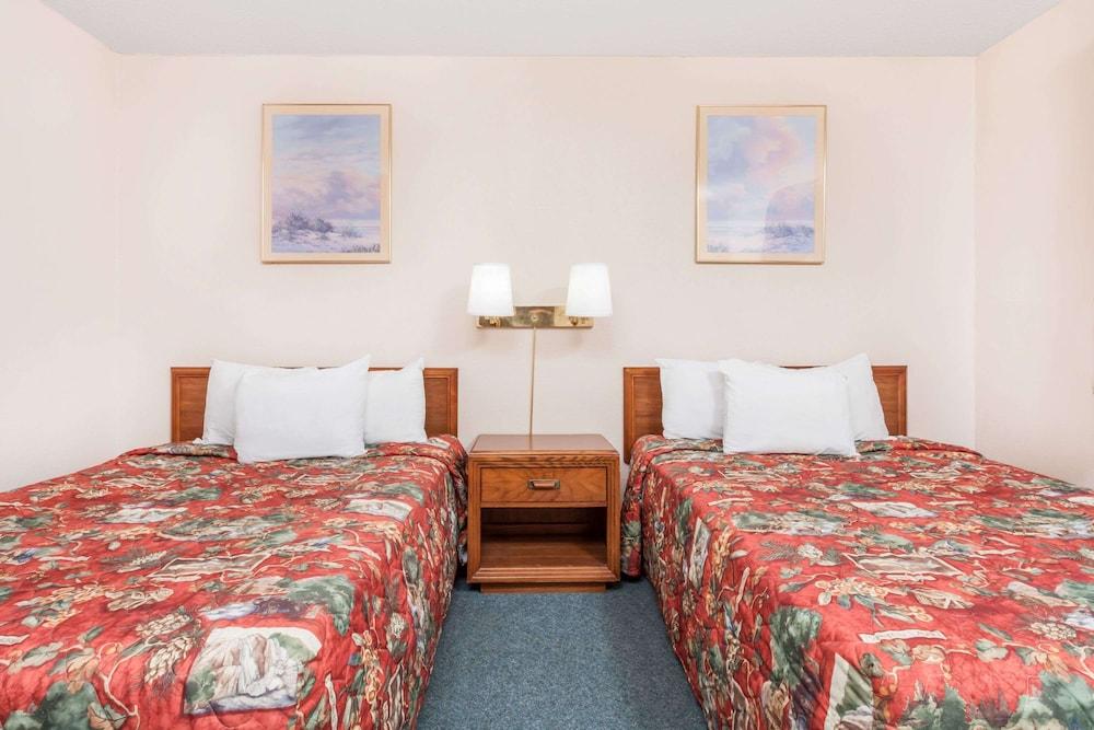 Days Inn by Wyndham Burns photo 5
