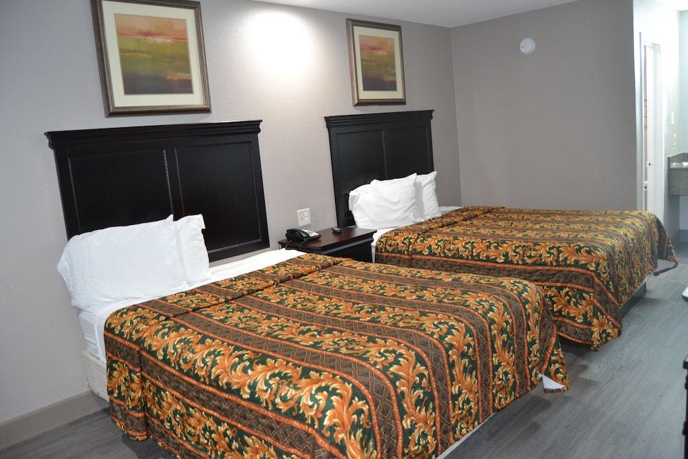 Deluxe INN photo 4