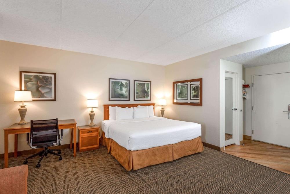La Quinta Inn & Suites by Wyndham Jacksonville Mandarin photo 14