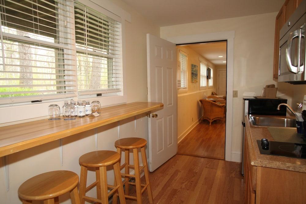 Glen Cove Inn & Suites photo 39