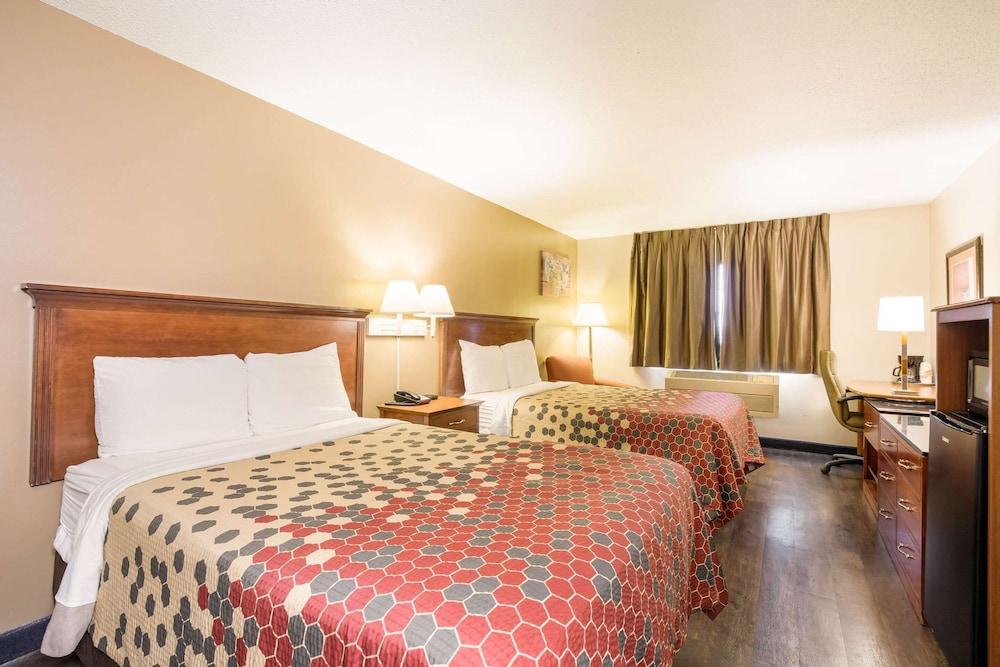 AmericInn by Wyndham Lake Mills photo 15