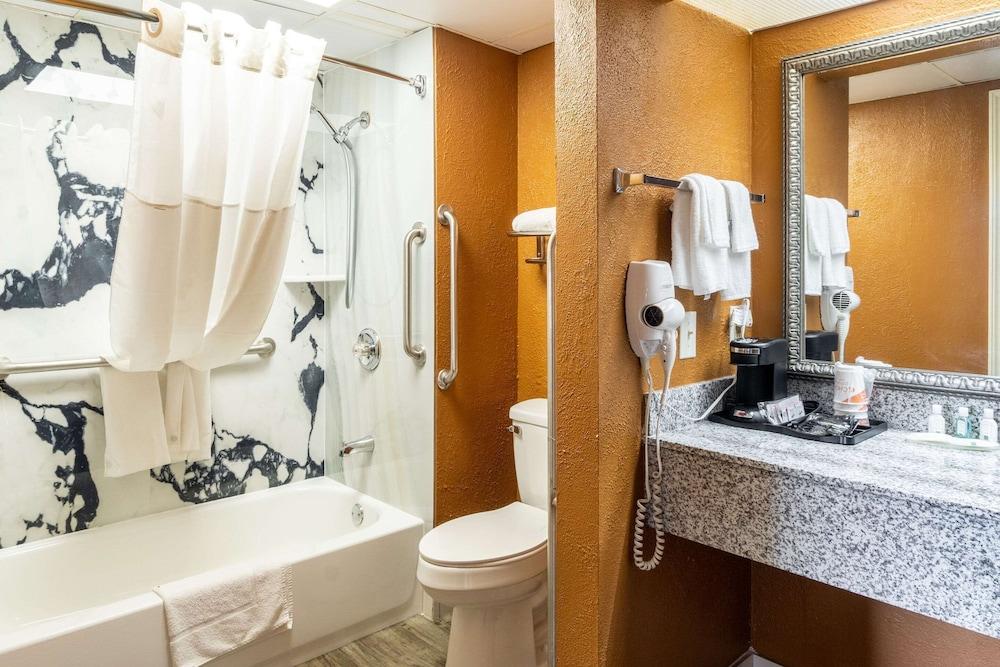 Quality Inn & Suites Corinth West photo 49