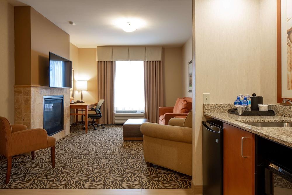 Hilton Garden Inn Cedar Falls photo 65