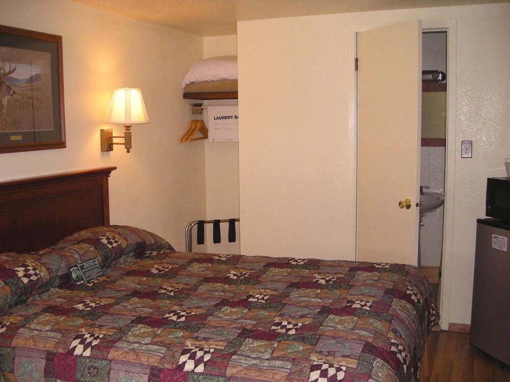 Falls Motel photo 5