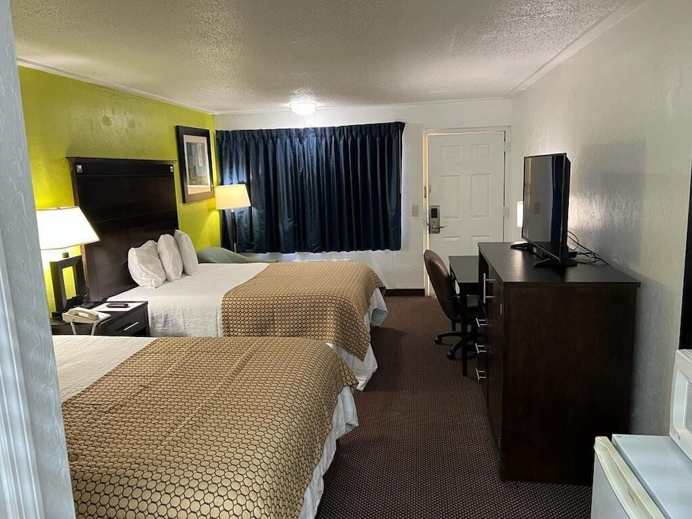 Driftwood Inn photo 9