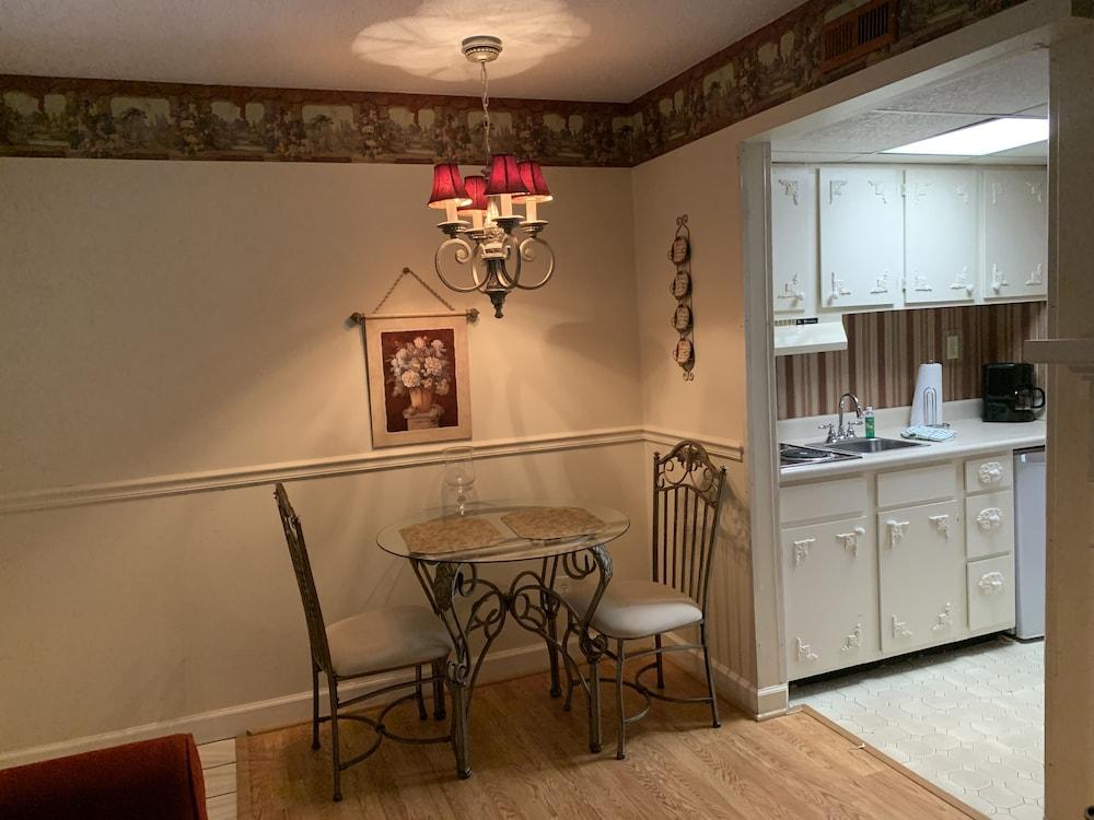 Oak Square Rentals photo 81