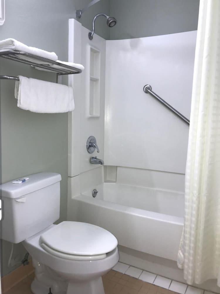 Americas Best Value Inn Manchester, TN photo 13