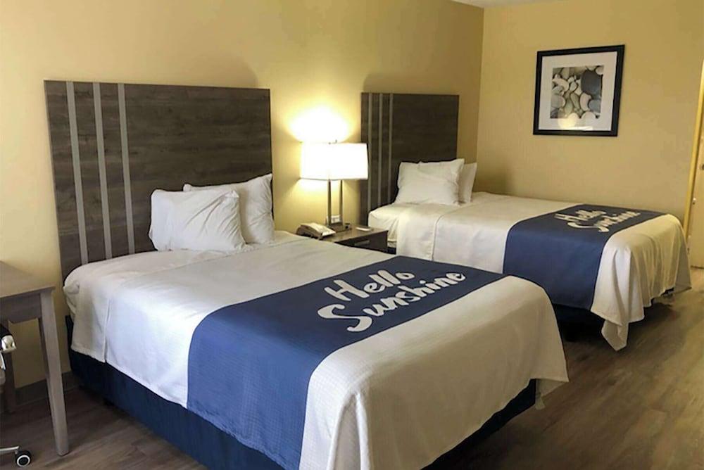 Days Inn by Wyndham Cape Carteret near Emerald Isle photo 18