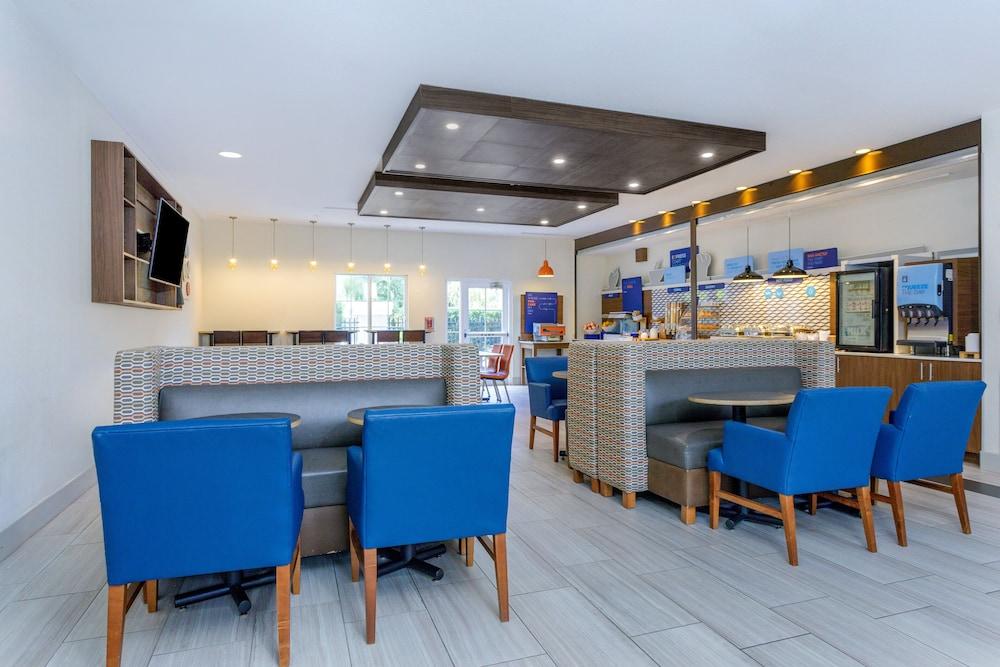 Holiday Inn Express Tampa N I-75 - University Area by IHG photo 54