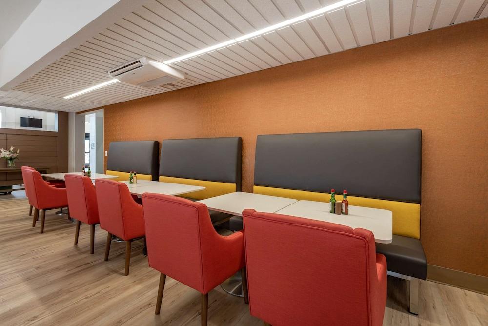 Comfort Suites Colorado Springs East -Medical Center Area photo 63