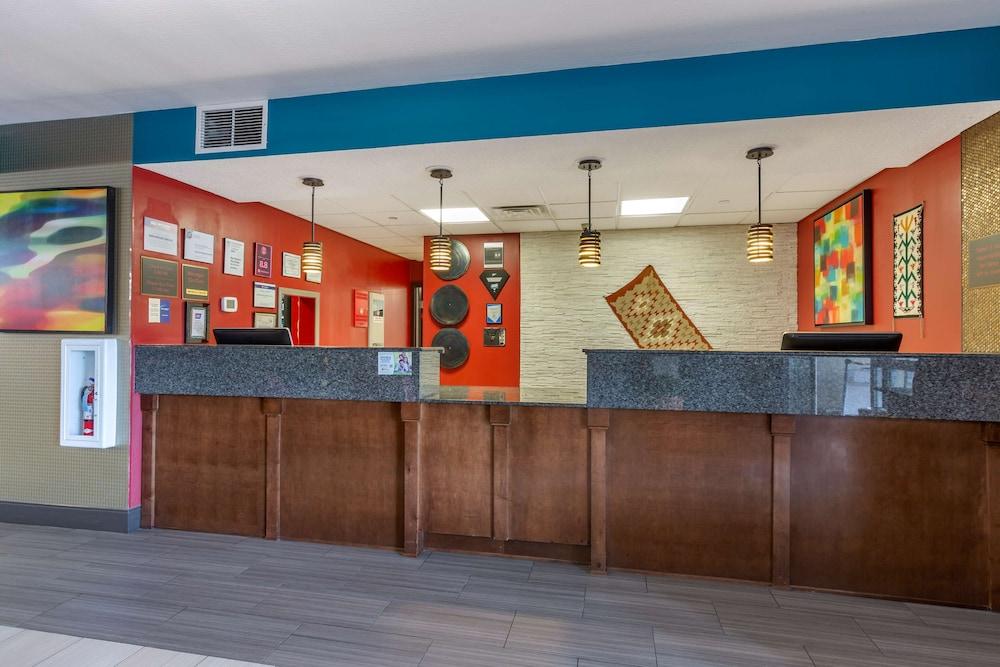 Best Western Plus Gallup Inn & Suites photo 4