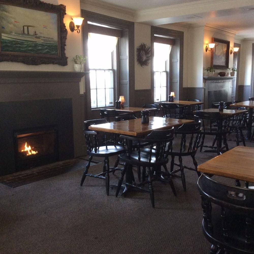 Hunters Grille and Tap at The Grafton Inn photo 5