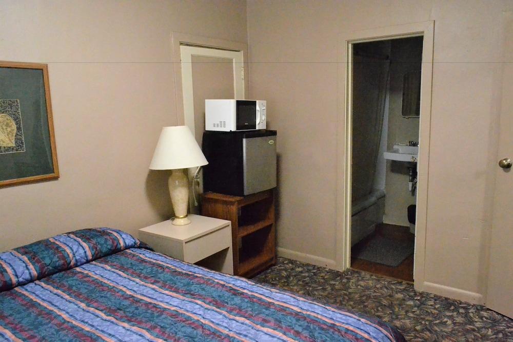 Innkeeper Motel photo 41