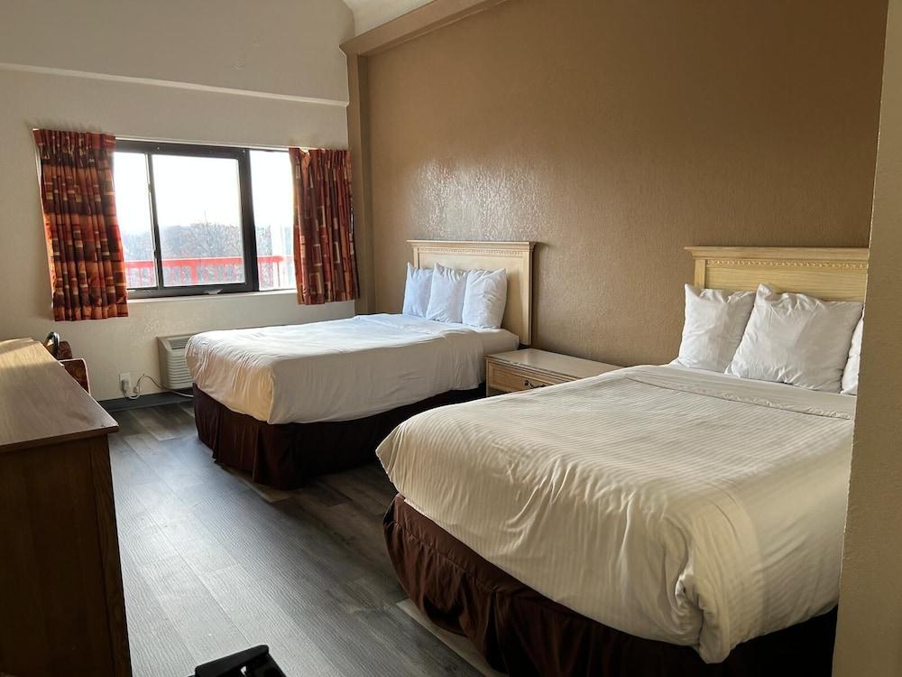 Hilltop Inn & Suites photo 2