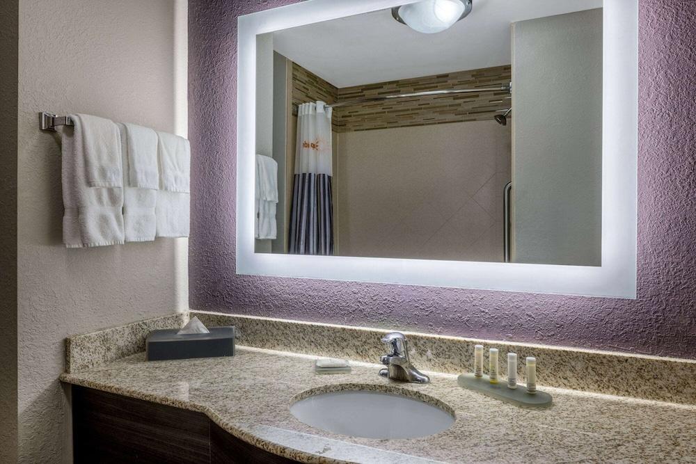 La Quinta Inn & Suites by Wyndham Covington photo 18