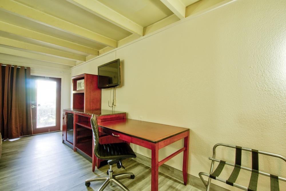 Clearwater Hotel photo 20