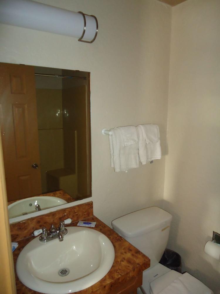 Budget Inn photo 24