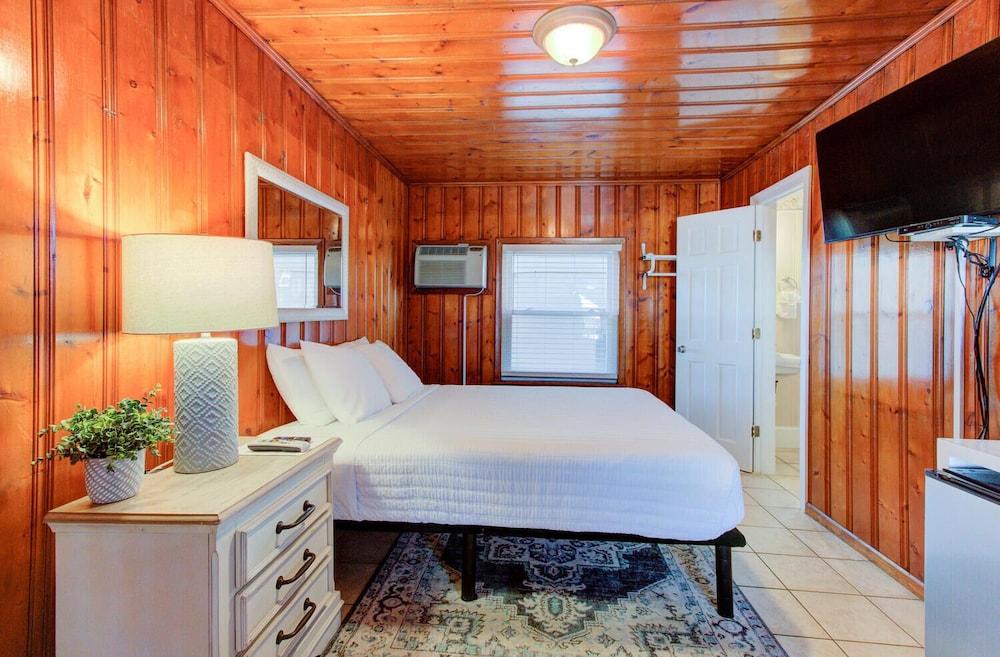 SeaWitch Motel photo 8
