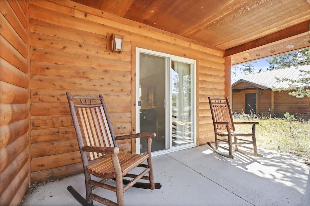 Headwaters Lodge & Cabins at Flagg Ranch photo 17