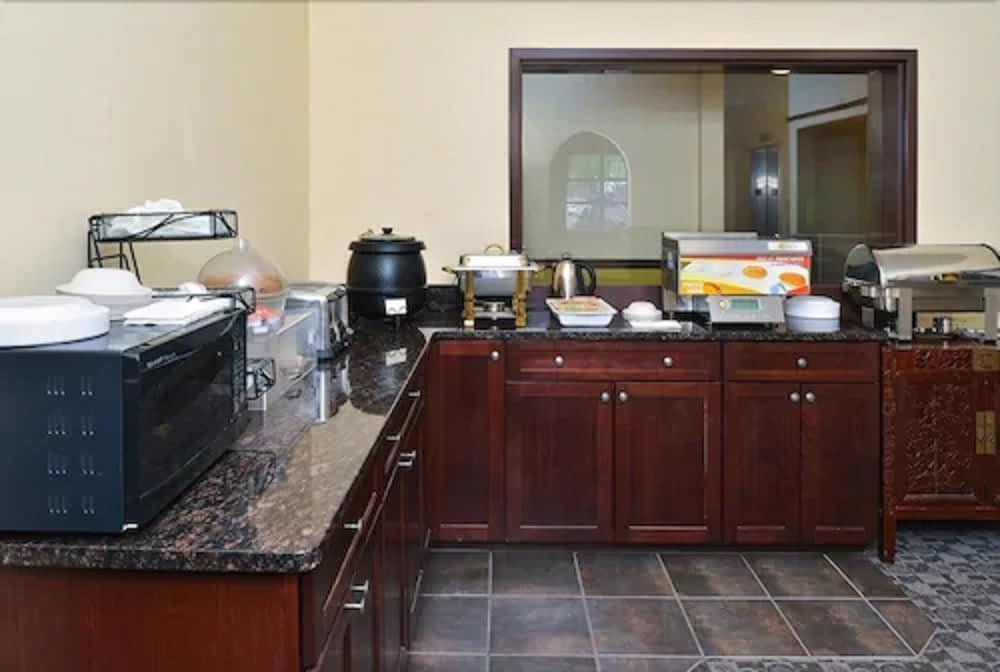 Blue Spruce Inn photo 29