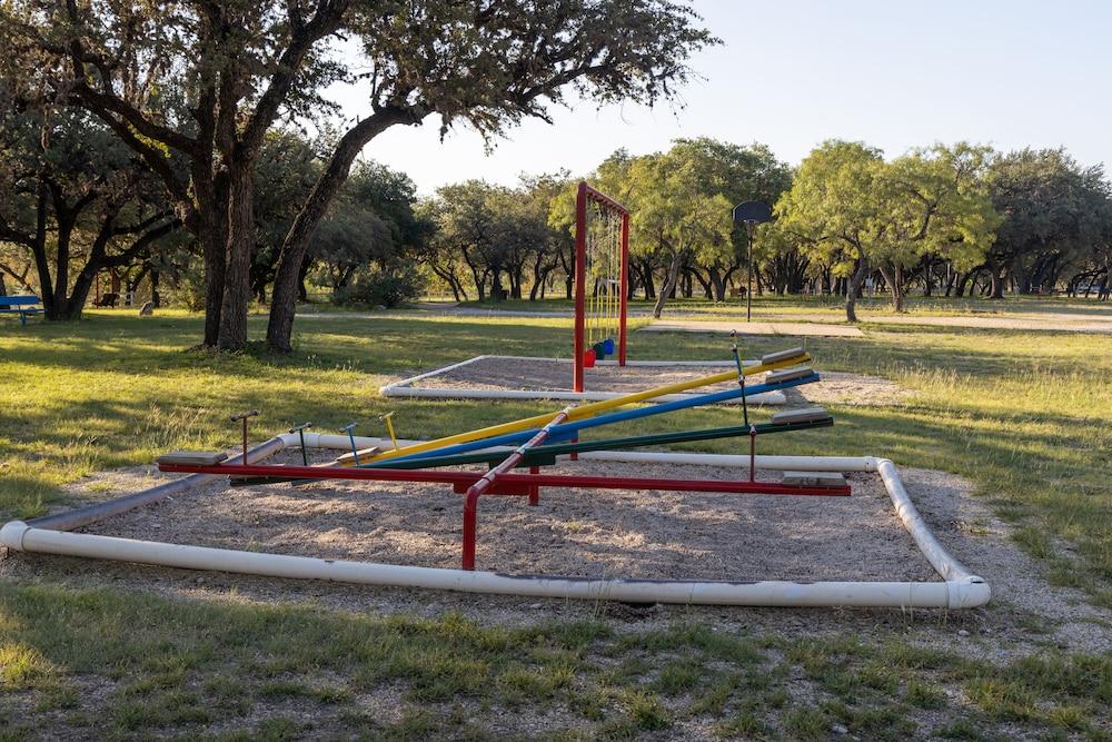 Nueces River RV & Cabin Resort photo 4
