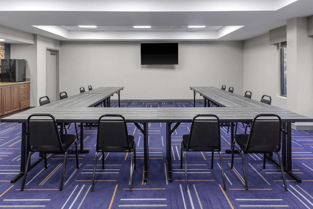 Hampton Inn Sarasota - I-75 Bee Ridge photo 30