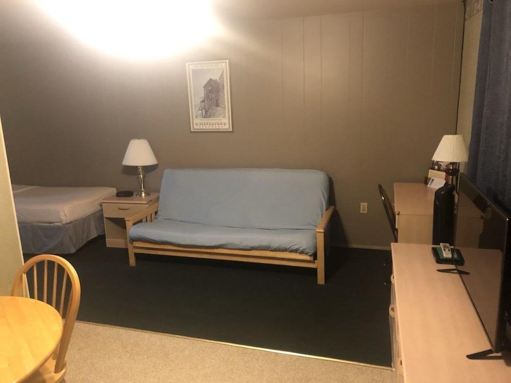 Triangle Motel photo 58