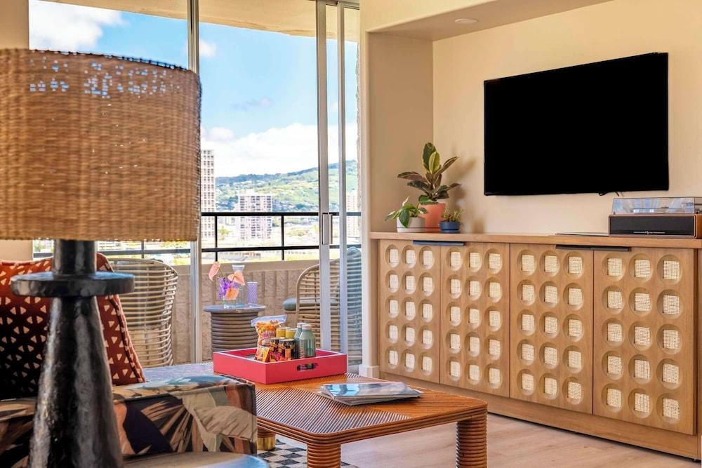 Wayfinder Waikiki photo 2