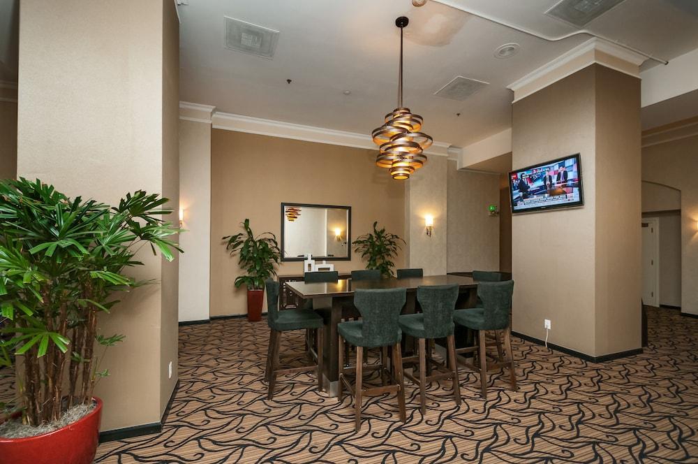 The Pickwick Hotel photo 36