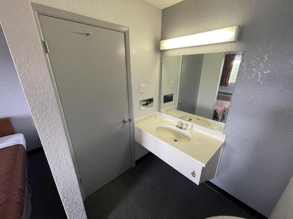 Rodeway Inn Albuquerque West photo 37