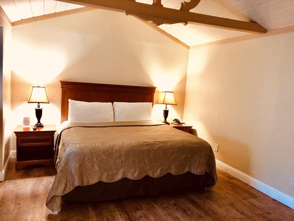 Carmel Resort Inn photo 4