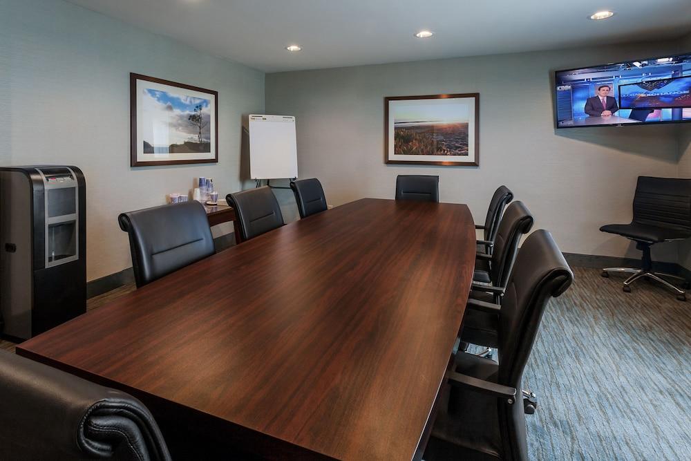 Holiday Inn Express & Suites Carpinteria by IHG photo 48