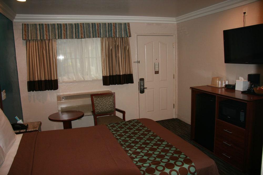 Civic Center Lodge photo 11