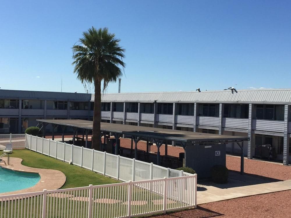 E-Z 8 Motel Phoenix Airporter photo 1