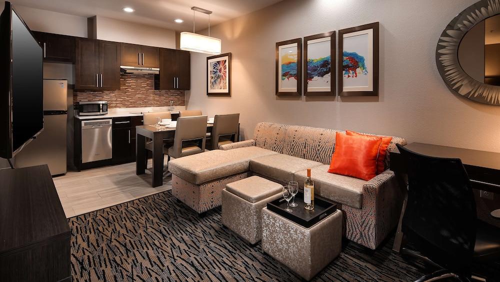Best Western Plus Executive Residency Baytown photo 23