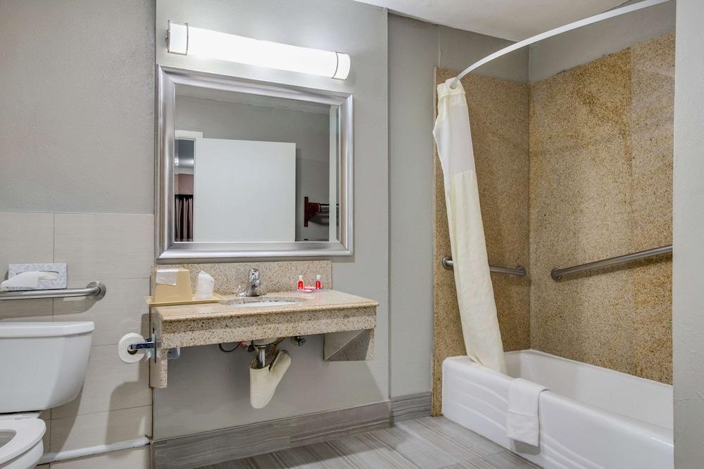 Prestige Inn photo 8