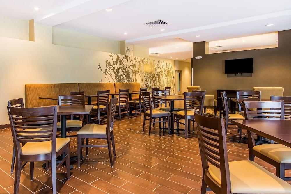 Comfort Suites Leesville near Fort Johnson photo 14