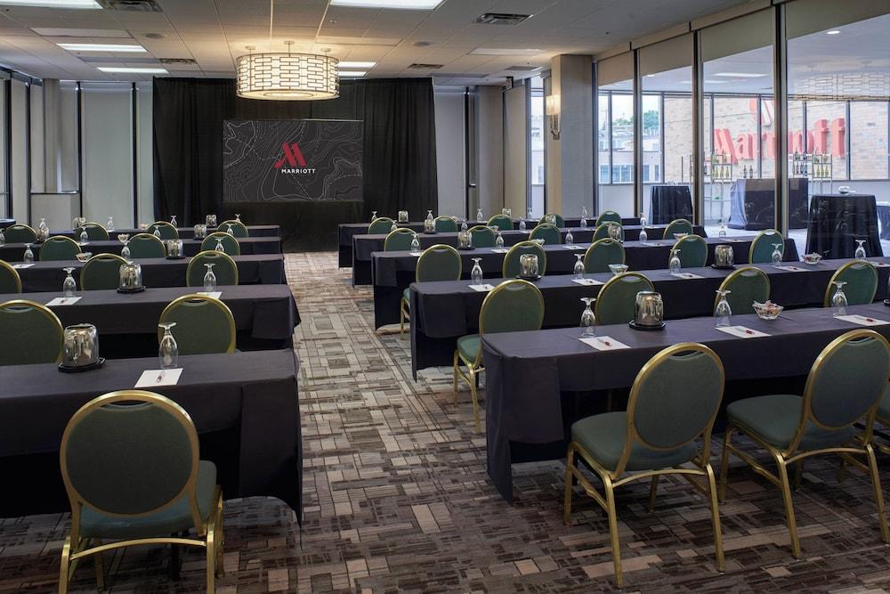 Marriott East Lansing at University Place photo 27