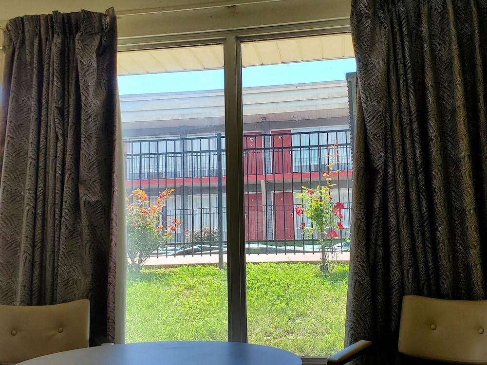 Knights Stay Inn Frankfort photo 16