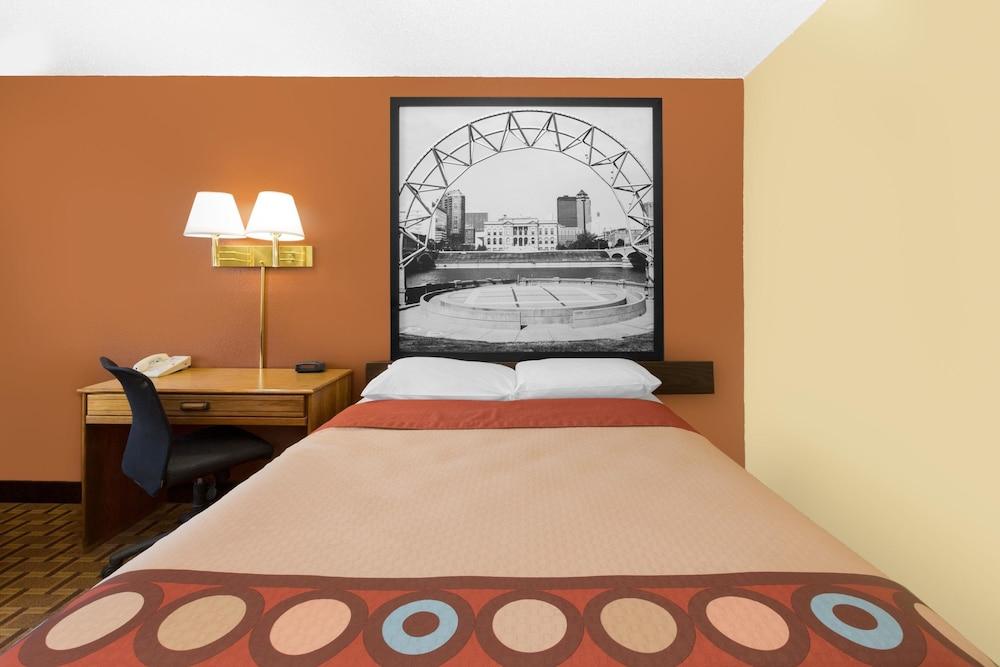 Super 8 by Wyndham Boone photo 4