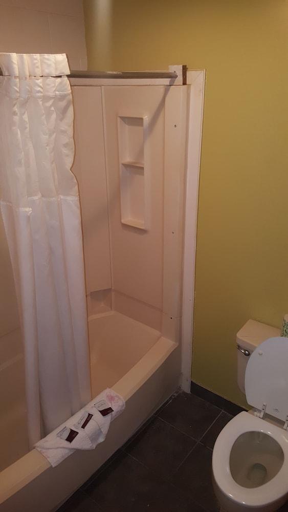Budget Inn photo 8