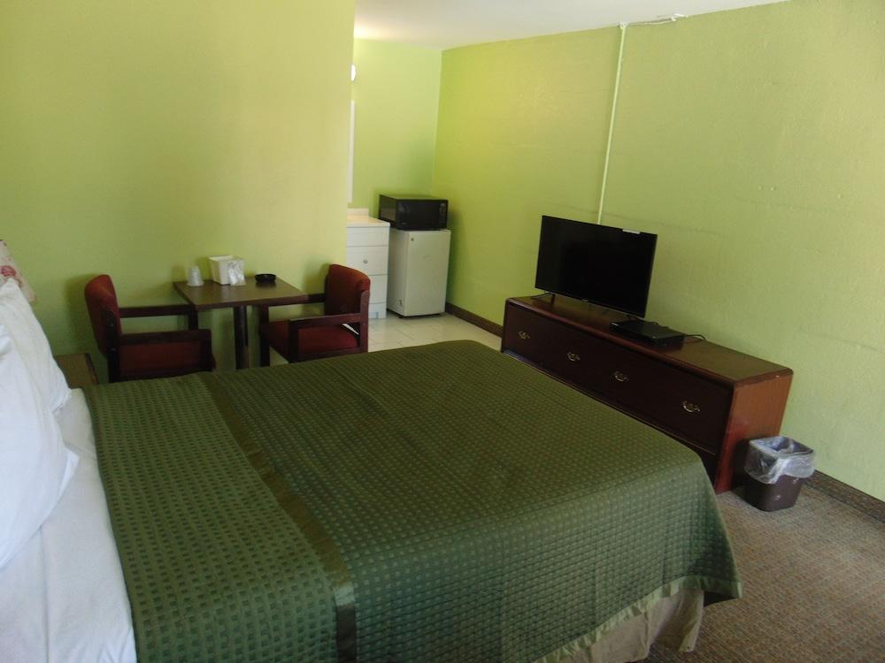 Westbrook Motel photo 16