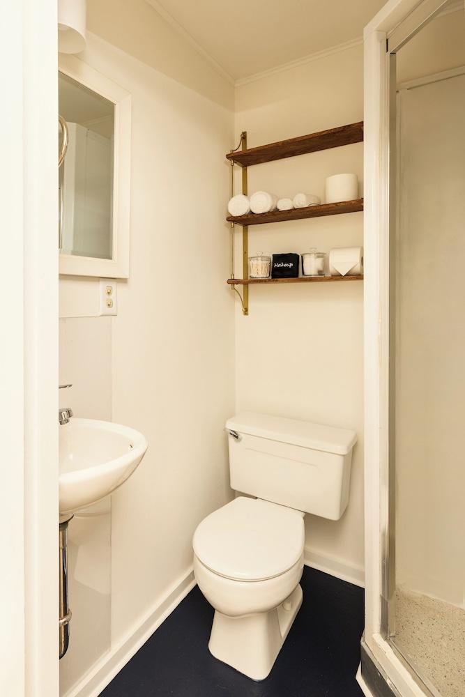 Sawyer House photo 21