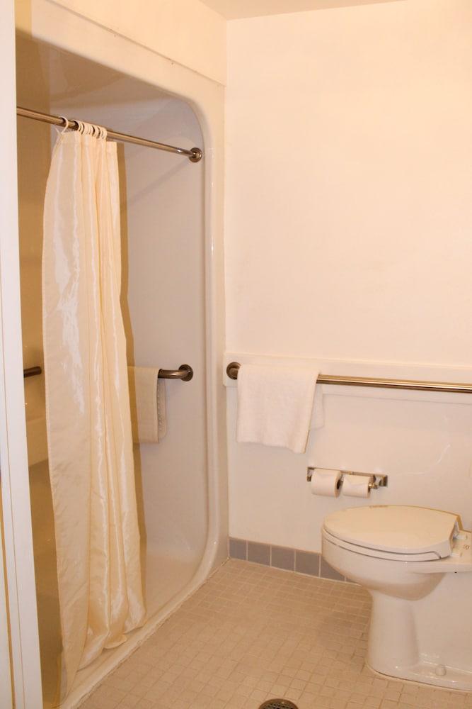 Inn at Lander, Travelodge by Wyndham photo 34